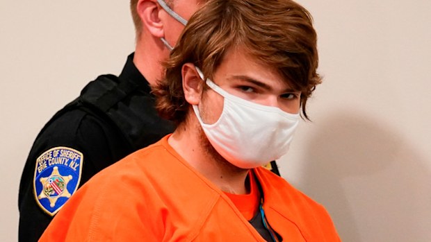 Payton Gendron walks into a US court.