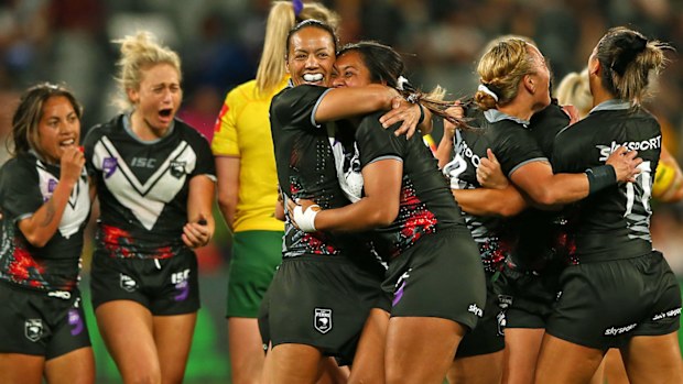 New Zealand celebrate winning the Women's Rugby League World Cup 9s Final 