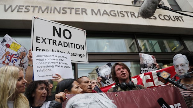 1406_nh_assange_4
