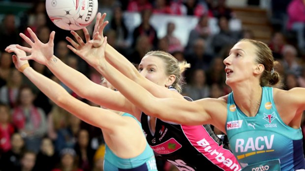 Vixens down Thunderbirds