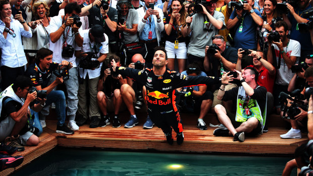 Daniel Ricciardo bellyflop