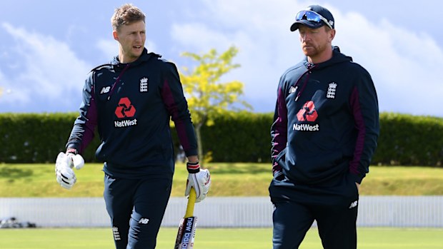 England captain Joe Root (L) and Paul Collingwood (R)