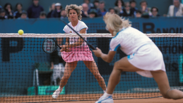 Chris Evert and Martina Navratilova compete at Roland-Garros in 1986.