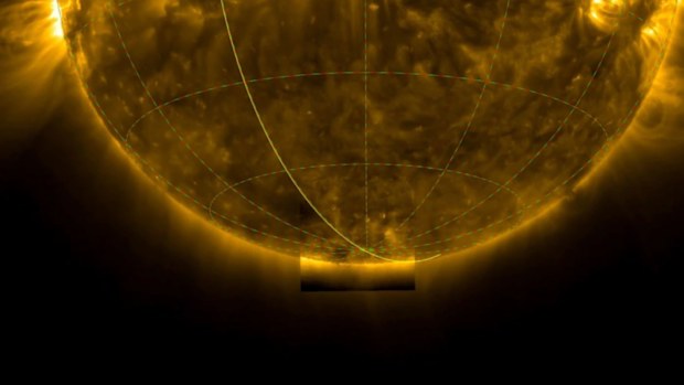 The first photos of the sun's south pole have been sent back to earth by a spacecraft.