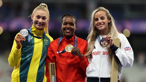 Jessica Hull, Faith Kipyegon and Georgia Bell.