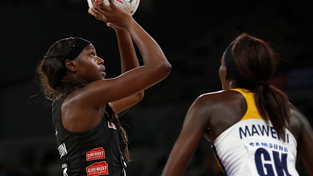 Magpies down lightning