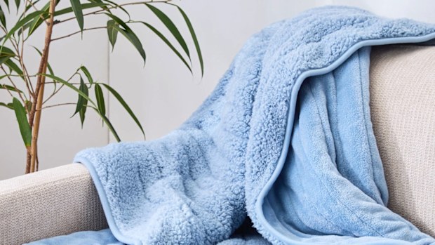 Heated throw sherpa blue