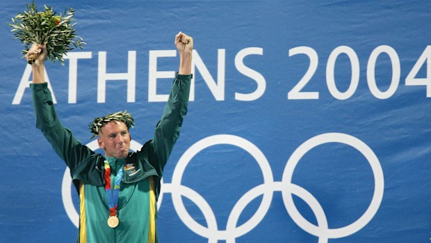 Grant Hackett celebrates winning gold in the men's 1500m freestyle at the Athens 2004 Olympics.
