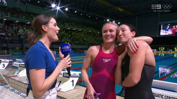 Lani Pallister (right) and Ariarne Titmus (centre) speak to Ellie Cole poolside at the trials.