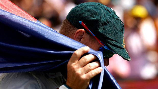 David Warner of Australia touches the Australian flag as he walks out for his final test match during day four of the Men's Third Test Match in the series between Australia and Pakistan at Sydney Cricket Ground on January 06, 2024 in Sydney, Australia. (Photo by Darrian Traynor/Getty Images)