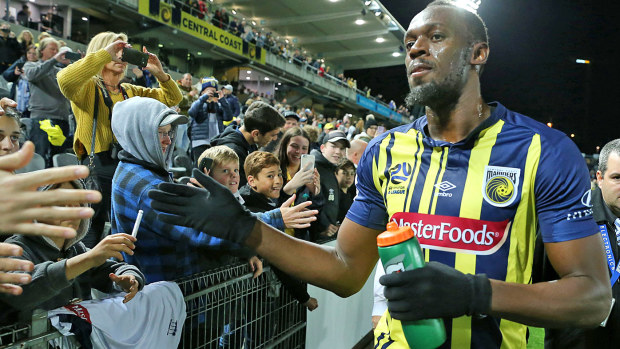 Usain Bolt thanks the crowd during the pre-season match 