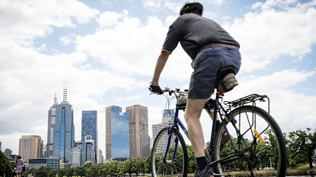 People enjoy riding bicycles along the Yarra River on November 19, 2020 in Melbourne, Australia. (Photo by Darrian Traynor/Getty Images)