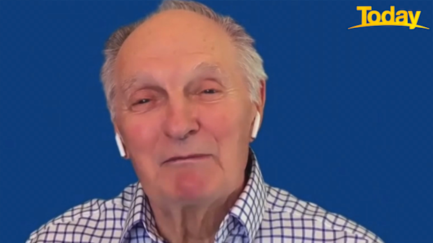 Alan Alda says record-breaking finale nearly broke New York's sewage system.