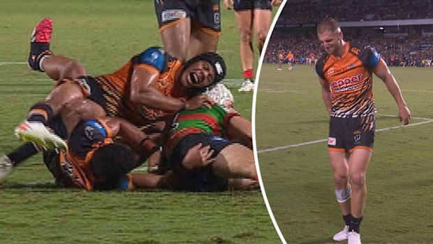 Jarome Luai ve Adam Douehi, Tigers'ın Rabbitohs'a karşı oynadığı maçta ayrı yaralanmalar yaşadı.