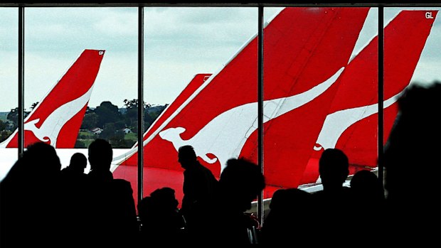 A Qantas aircraft was forced to return to Sydney after a safety light turned on. (AAP)