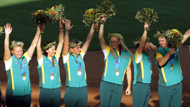 Australia receive their silver medals 