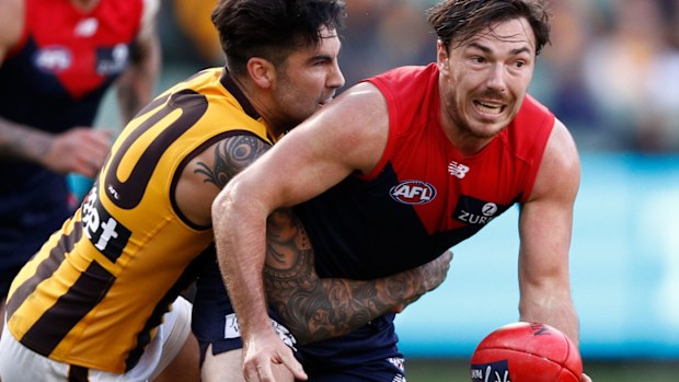 Demons edge out Hawthorn