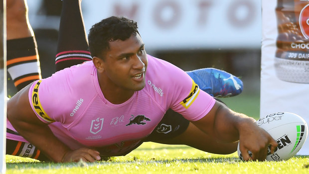 Tevita Pangai Junior of the Panthers scores a try during the round 24 NRL match between the Penrith Panthers and the Wests Tigers at Moreton Daily Stadium on August 29, 2021, in Brisbane, Australia. (Photo by Albert Perez/Getty Images)