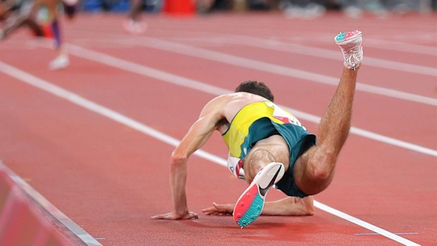 Patrick Tiernan collapsing at the Tokyo Olympics in 2021.