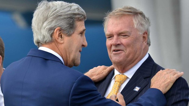 Kim Beazley (right) with US Secretary of State John Kerry. (AAP)