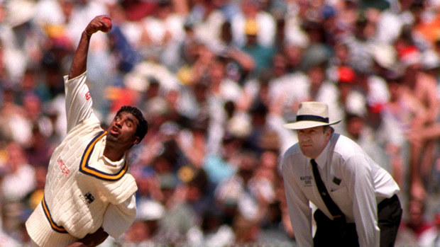 Darrell Hair watches on as Muttiah Muralitharan bowls on Boxing Day 1995.