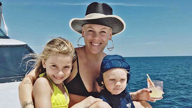 Pink disables comments from being posted on Instagram account. 