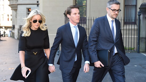 Stockbroker Oliver Curtis (centre) arrives with his wife Roxy Jacenko at the Supreme Court in Sydney. (AAP)