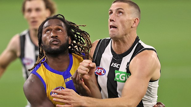 Nic Naitanui of the Eagles and Darcy Cameron of the Magpies