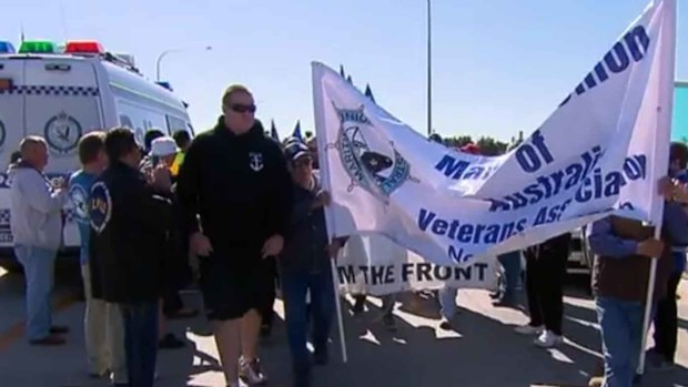 Wharfies protest the mass sackings.