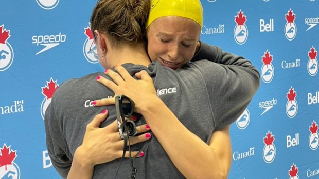 Summer McIntosh breaks down in tears after breaking the 400m world record held by Ariarne Titmus.