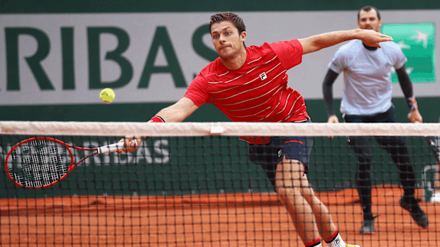 Jamie Murray (background) with Neal Skupski at the 2020 French Open. 