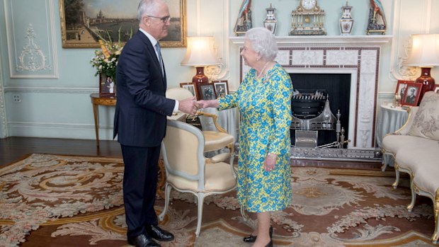 Malcolm Turnbull meets with Queen Elizabeth. (AAP)