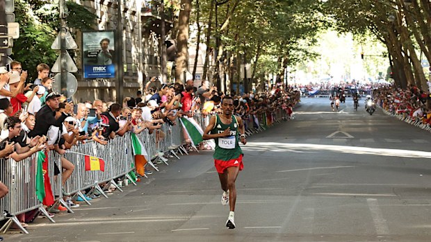 Tamirat Tola of Ethiopia en route to victory in Paris.