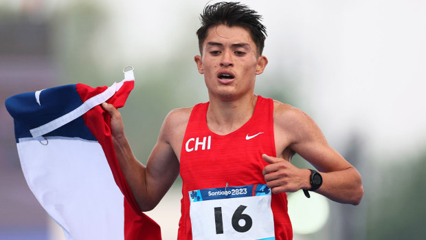 Hugo Catrileo running at the 2023 Pan American Games in Santiago, Chile.