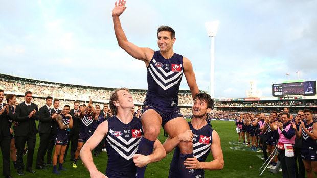 Matthew Pavlich of the Dockers is chaired from the ground by David Mundy and Alex Silvagni after playing his 353rd and final game during the round 23 AFL match between the Fremantle Dockers and the Western Bulldogs at Domain Stadium on August 28, 2016 in Perth, Australia. (Photo by Paul Kane/Getty Images)