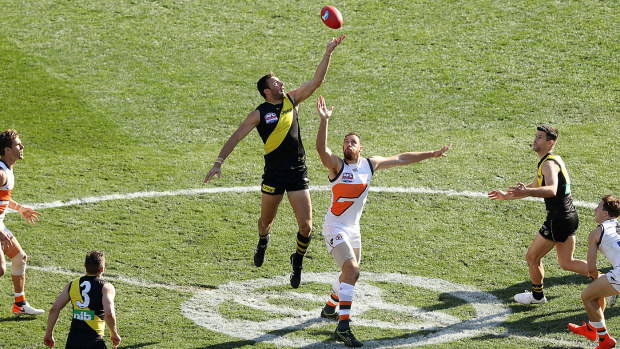 The bounce at the 2019 AFL Grand Final match 