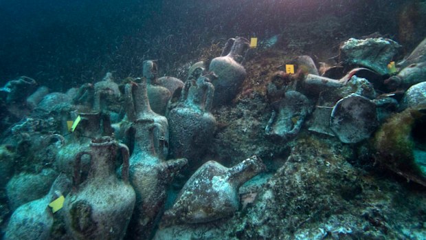Ancient amphoras lie at the bottom of the sea from the shipwreck.