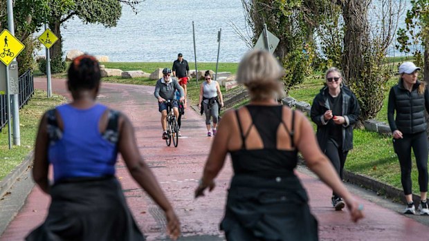 A brisk 11-minute walk each day could be enough to stop one-in-ten premature deaths.