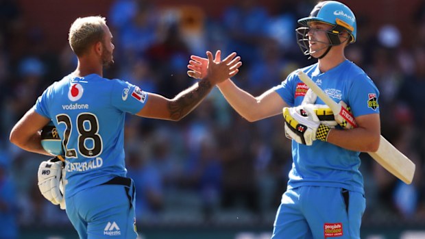  Jake Weatherald (L) and Phil Salt (R) of the Strikers celebrate victory 