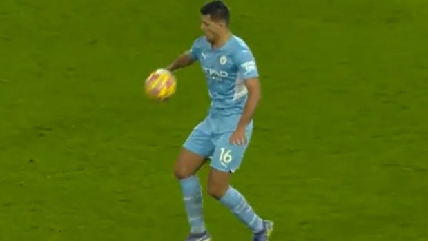 Everton are furious that this apparent handball from Rodri didn't result in a penalty.