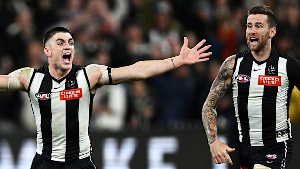 Collingwood's Brayden Maynard and Jeremy Howe.