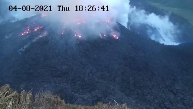 La Soufriere volcano is threatening to erupt.