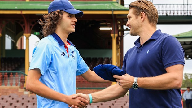 Sam Konstas of the Blues (L) receives his debut cap by Shane Watson ahead of his debut during the Sheffield Shield match between New South Wales and Tasmania at SCG, on November 28, 2023, in Sydney, Australia. (Photo by Mark Evans/Getty Images)