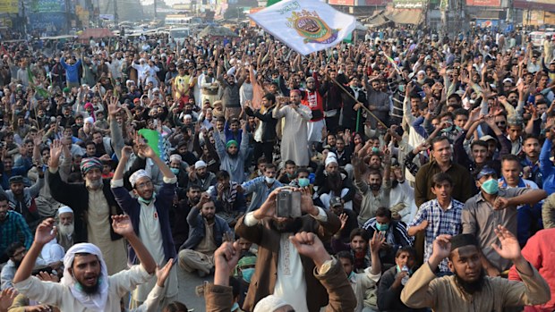Members of Tehreek-i-Labaik Yah Rasool Allah Pakistan (TLYRAP) religious group chant slogans against the government during a protest in Lahore on November 25, 2017. Pakistani forces clashed violently with hardline religious protesters in Islamabad (AAP Image/NEWZULU/Zaeem Awais).
