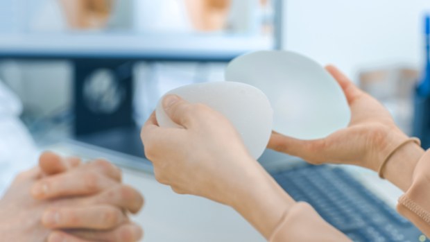 US experts weigh breast implant safety amid new concerns