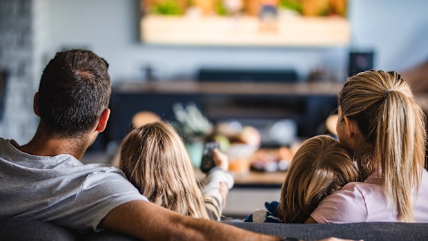 7-year-old keeps asking to kiss Mum and Dad 'like in the movies'