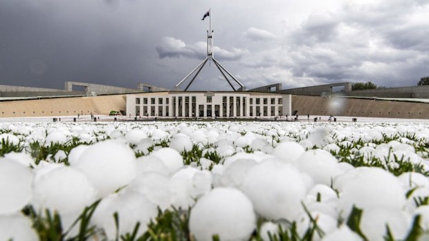 Parliament House at 12.59pm, captured by our Auspic photographer David Foote.