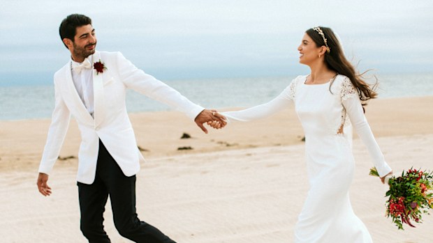 QLD police searching for ‘runaway bride’ 