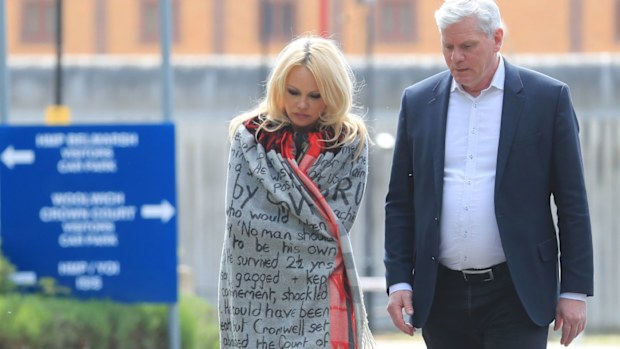 Julian Assange Pamela Anderson