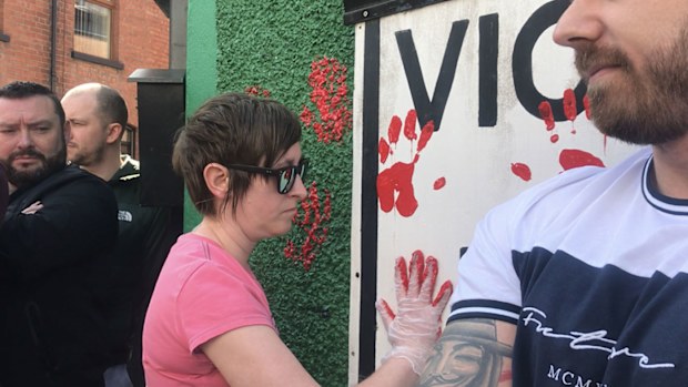 Friends of murdered journalist Lyra McKee defaced the walls of a dissident republican office in Derry with red paint.